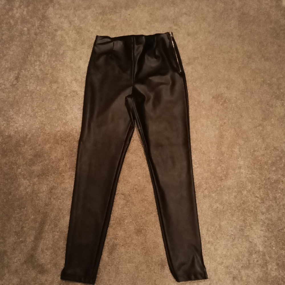 Dynamite Giselle skinny-Black Faux Leather pants sz. Medium zip side,ankle slit